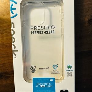 Speck Presidio Perfect Clear iiPhone Case 6.7” Pro 2022